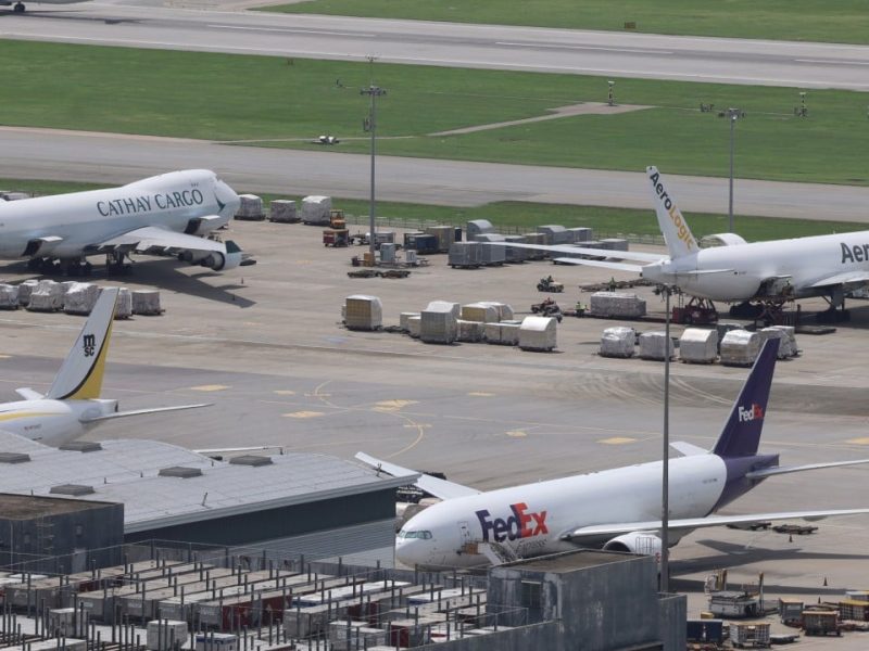 Летище в Хонконг за намаляване на полетите в късна нощ до Южна писта над шум