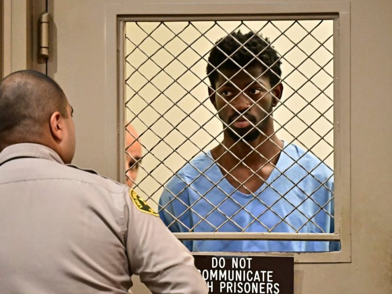 Lil Nas X пледира невинен за нападението над полицията, докато се разхождал гол по улицата в Лос Анджелис