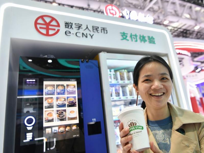 Подход с двойна песен за подпомагане на валутата