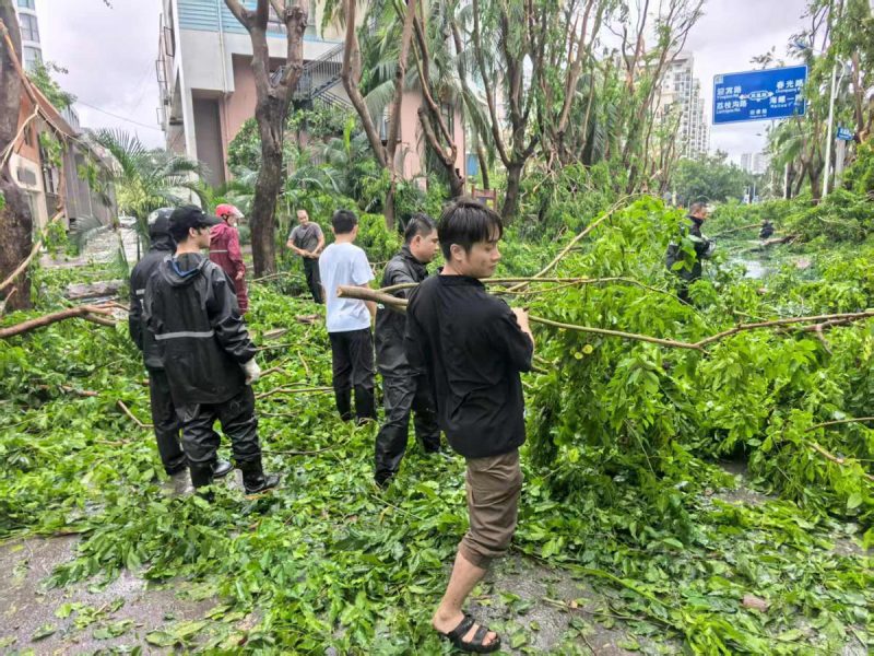 Хайнан съобщава за смъртни случаи след тайфуна Каджики, усилията за възстановяване продължават
