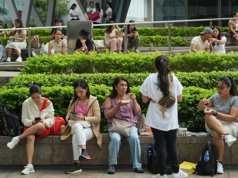 Групите търсят 30% повишаване на заплащането за вътрешните помощници в Хонконг до 6 500 долара на месец