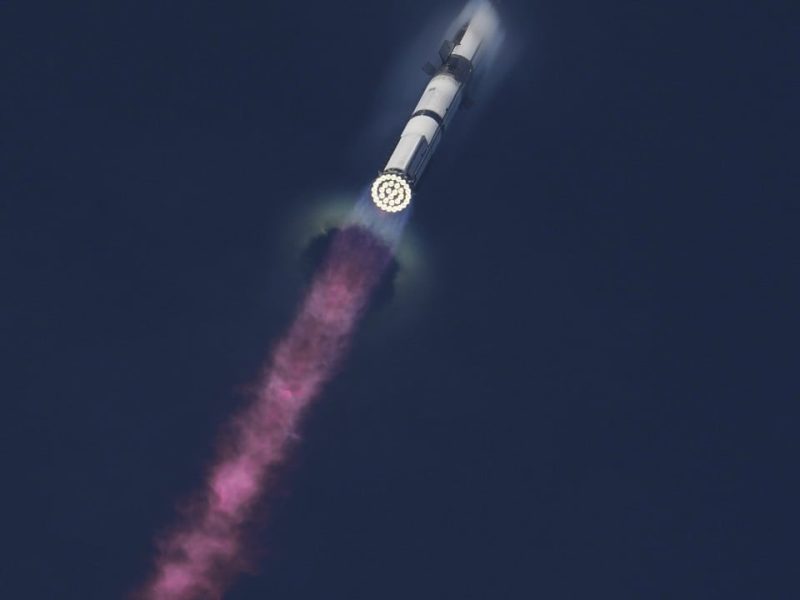 Какво означава успехът на теста Starship на SpaceX за лунната надпревара между САЩ и Китай?