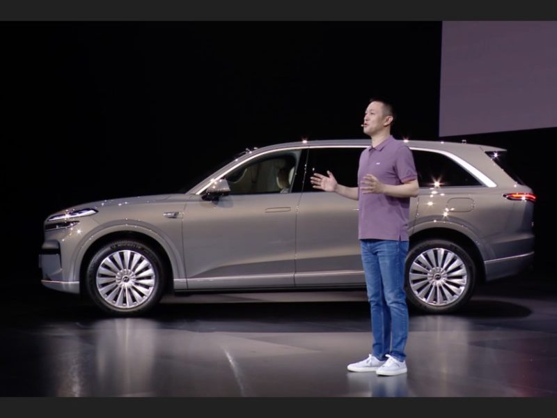 Tit-for-Tat Battle Flares между Китай Nio и Li Auto над триредови джипове