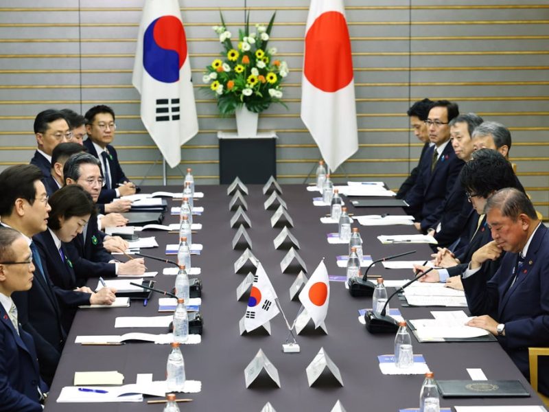 Южнокорейският президент Лий прави първото си чуждестранно посещение в Япония преди срещата на Тръмп