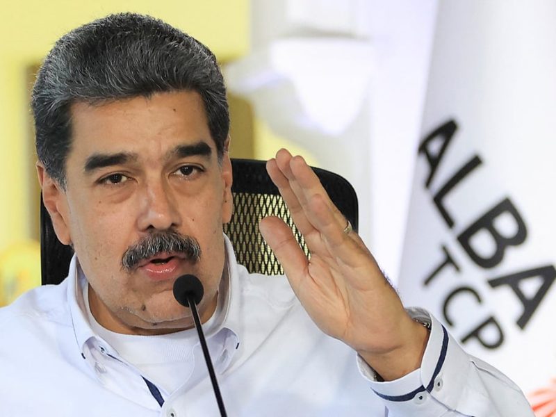 Китай предупреждава САЩ за военното натрупване, докато военните кораби се насочват към Венецуела