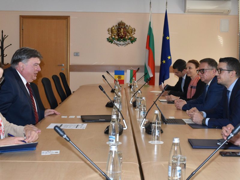 Възможностите за разширяване на икономическото сътрудничество обсъдиха министър Дилов и посланикът на Молдова у нас