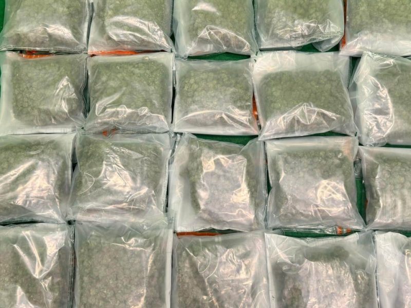 2 Арестувани като митницата в Хонконг иззема 20 кг пъпки за канабис на летището