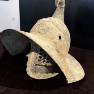 Уникален гладиаторски шлем е изследван в Института по физикохимия