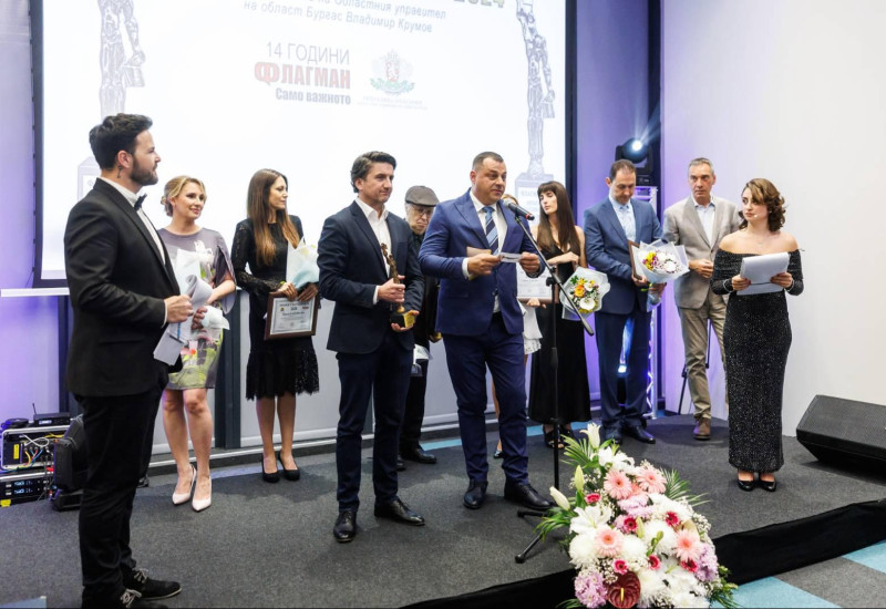 Министър Мирослав Боршош връчи престижната статуетка на Флагман.бг “Личност на годината 2024” в град Бургас