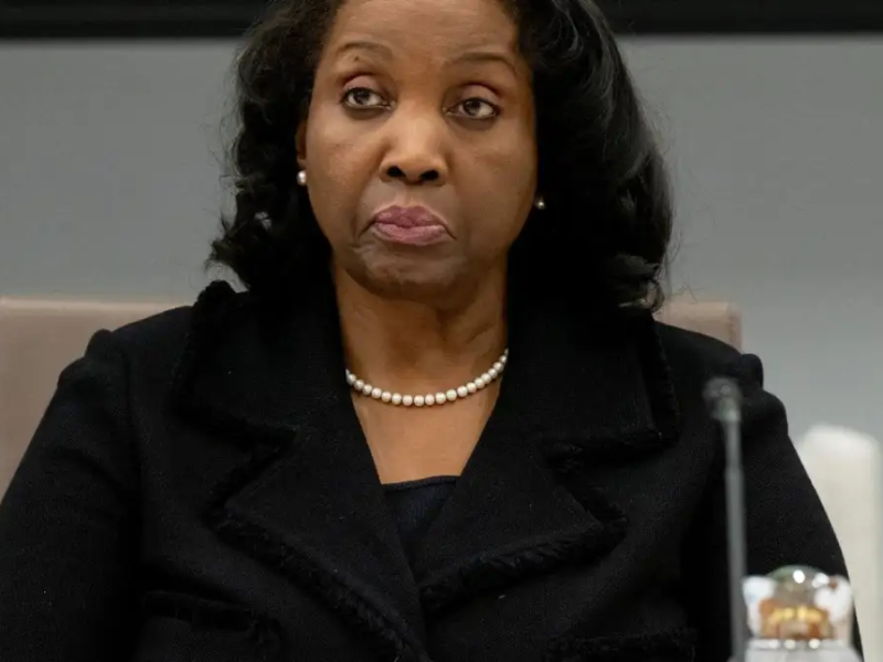 Лиза Кук от Фед съди Тръмп за отстраняването си