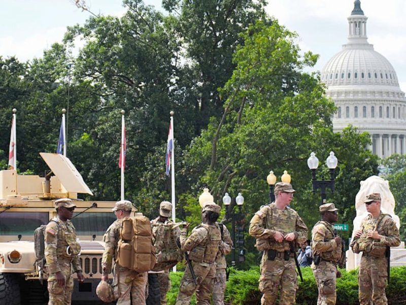 Тръмп намеква, че американските войски могат да влязат в Ню Орлиънс, син град в червена държава
