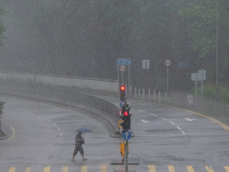Хонконг, поставен за дъжд, Squally Thunderstorms следващата седмица, когато се развиват 3 области с ниско налягане