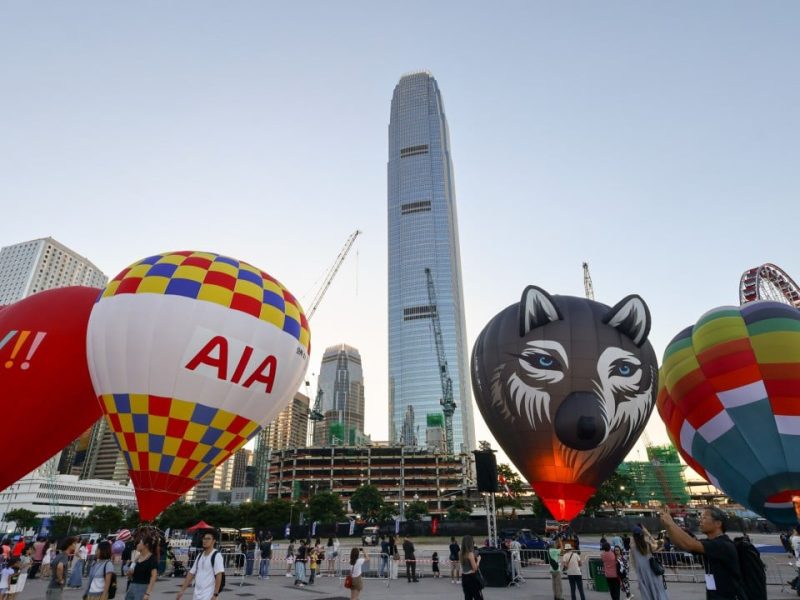 Организаторът на фестивала на балони беше призован да отмени вози: Министърът на туризма в Хонконг