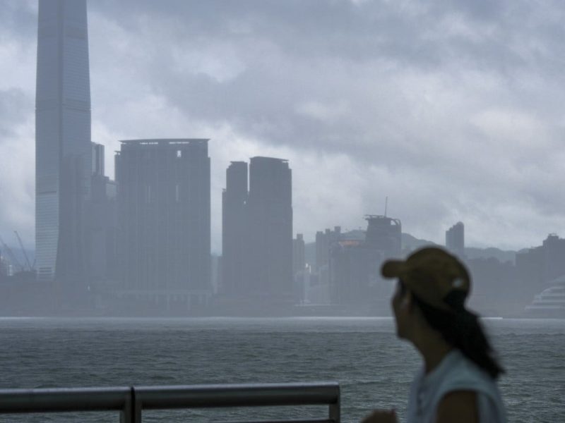 Хонконгската обсерватория за издаване на сигнал за режим на готовност № 1 Тайфун в сряда вечер