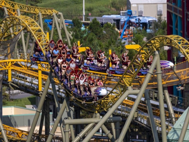 Американският човек умира след каране на влакче в тематичен парк в Ню Флорида