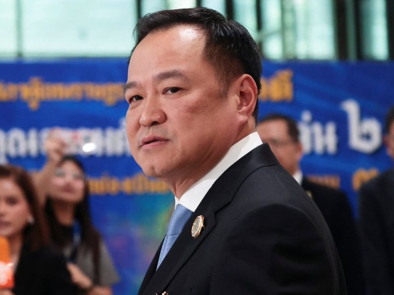 Тайландският премиер Анутин Чарнвиракул за разпускане на парламента до края на януари