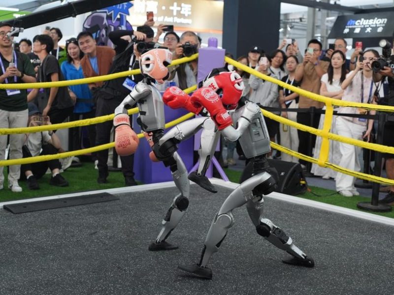 Роботите крадат шоуто на конференцията за включване в Шанхай на Бунда