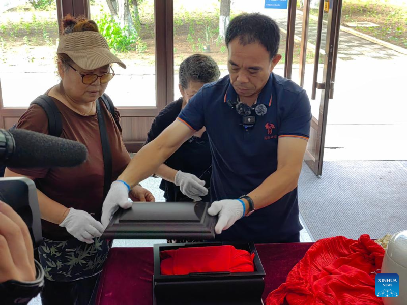 „Soul Ferryman“ на Тайванския проток: 22-годишната мисия на Лю Де-Уен да върне ветераните у дома