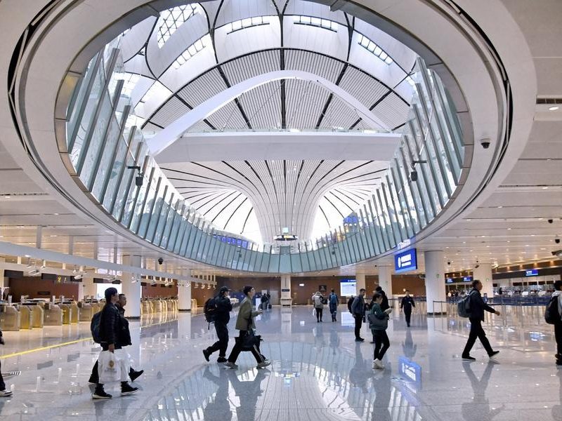 Двете летища в Пекин ще обработят три милиона пътници през празничния период