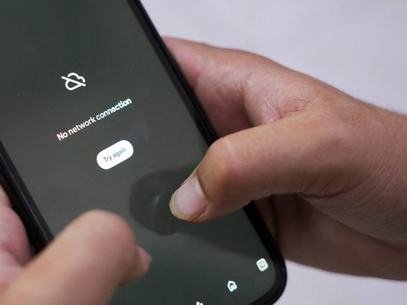 Афганистан се сблъсква с цифровото затъмнение, тъй като талибаните отрязват достъпа до Интернет, за да предотвратят „заместник“