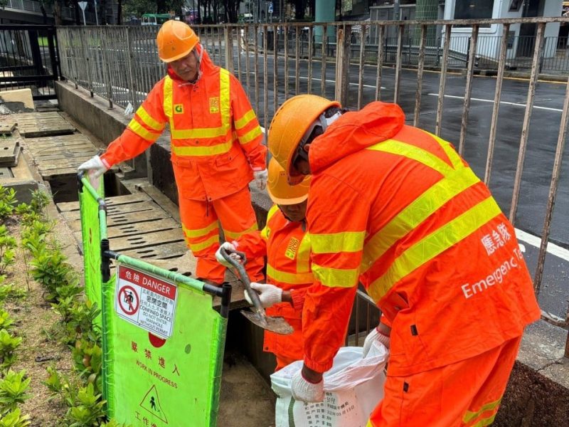 В ход мерки за наводняване, тъй като Super Typhoon Ragasa поставя нащрек на Хонконг