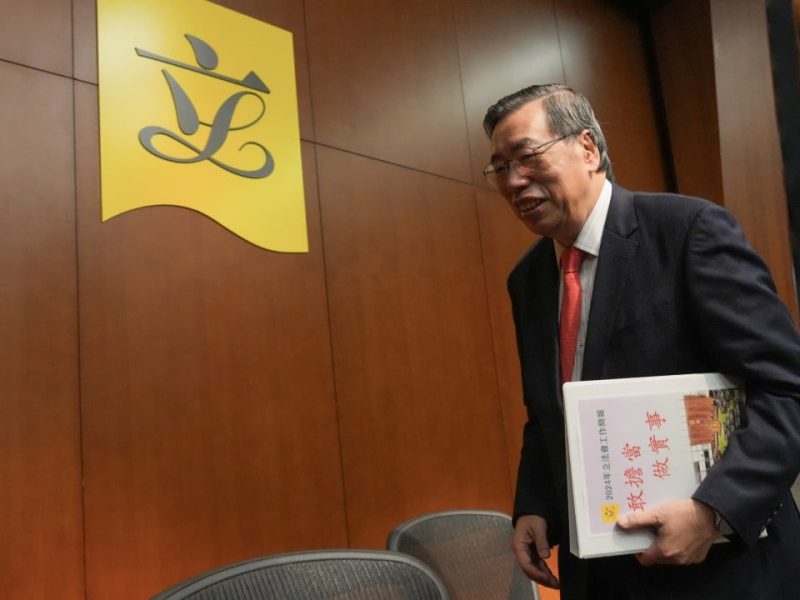 Президентът на Хонконг Лего Андрю Леунг да се оттегли