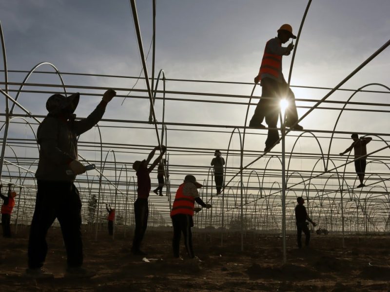 Американските санкции са засегнали перспективите за работа в Синдзян, местният служител признава за първи път