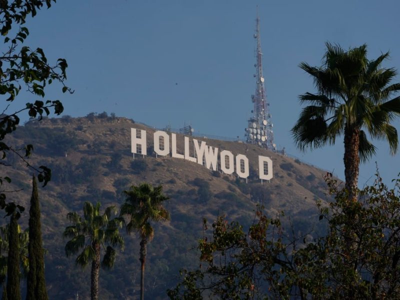 Тръмп казва, че ни налагаме 100% тарифа на филми, направени извън страната