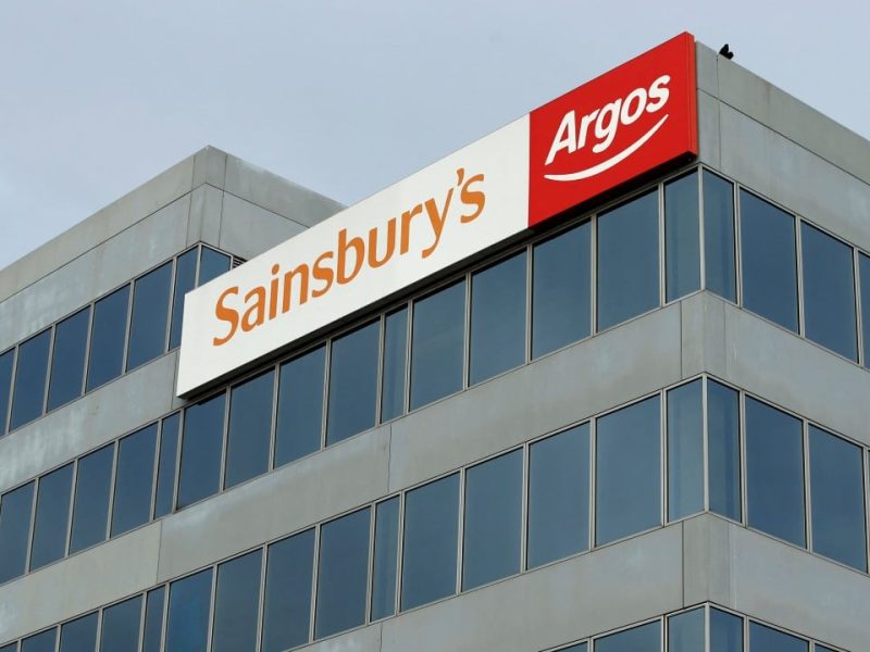 Цялата на краищата на Sainsbury на Обединеното краища за продажба на Argos на Китай JD.com