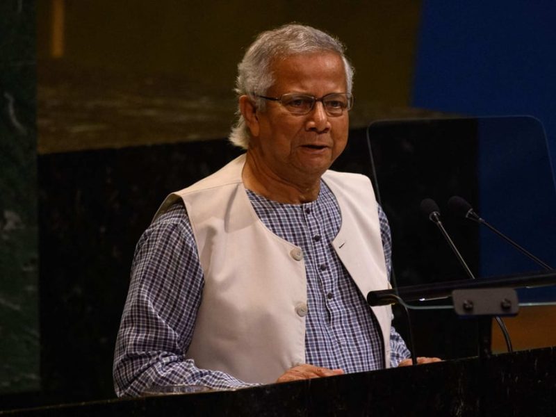 Бангладеш се хваща с политическа фрагментация преди ключовите избори