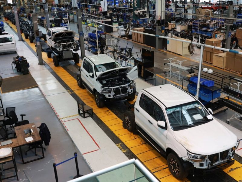 Продажбите на Tesla продължават да намаляват в Китай, Европейското разширяване на BYD: 7 eV чете