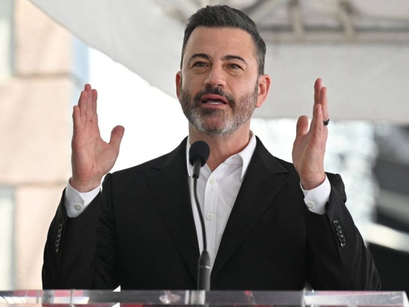 Демократите въвеждат Бил, за да защитят свободата на словото след спирането на Кимел