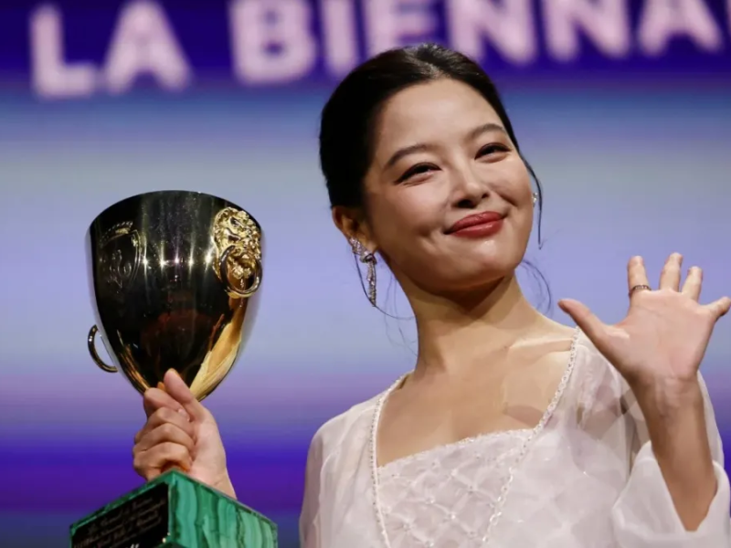 Китайката Син Жили създава история с награда за най -добра актриса на филмовия фестивал във Венеция