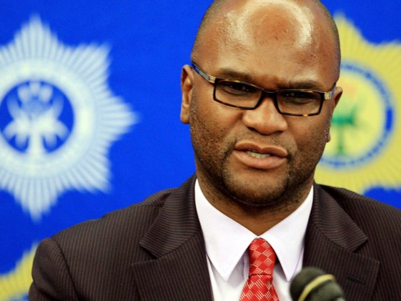 Посланикът на Южна Африка във Франция умира след есента в хотел Париж