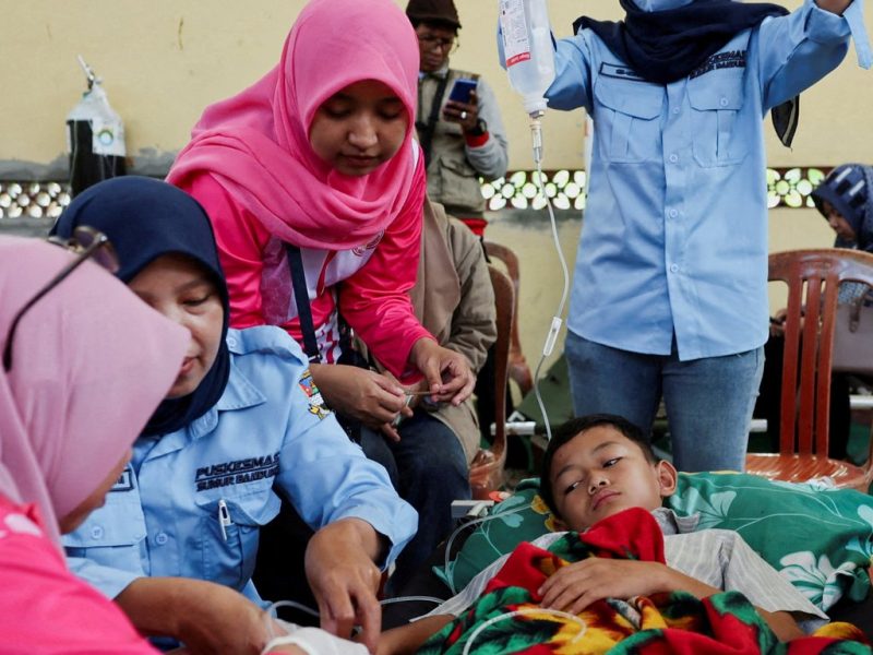 Индонезийската програма за безплатни хранения привлича критики за ухапване от пържена акула