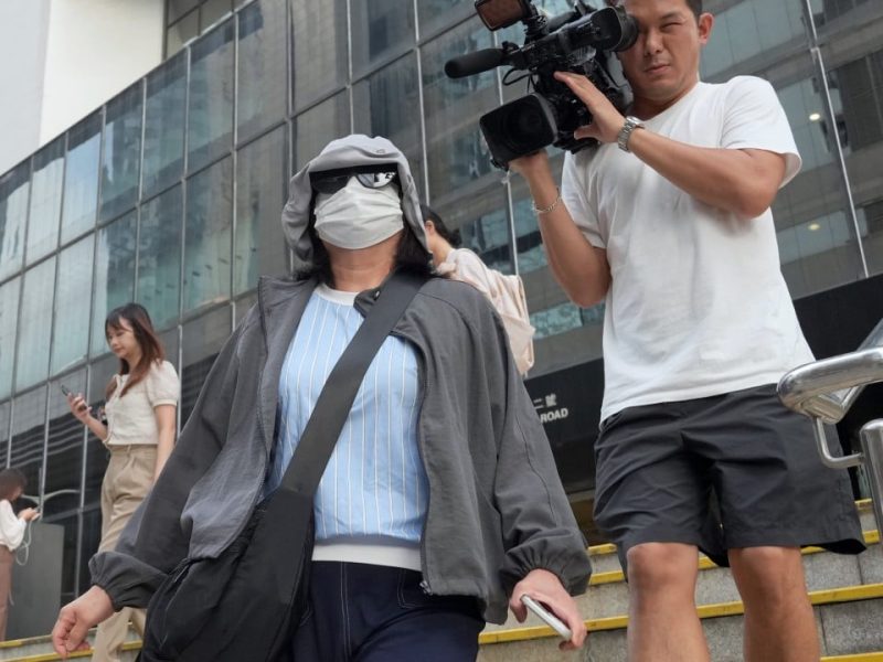 Бившата свекърва на хонконгската Аби Чой в затвора за 1 и половина години за възпрепятстване