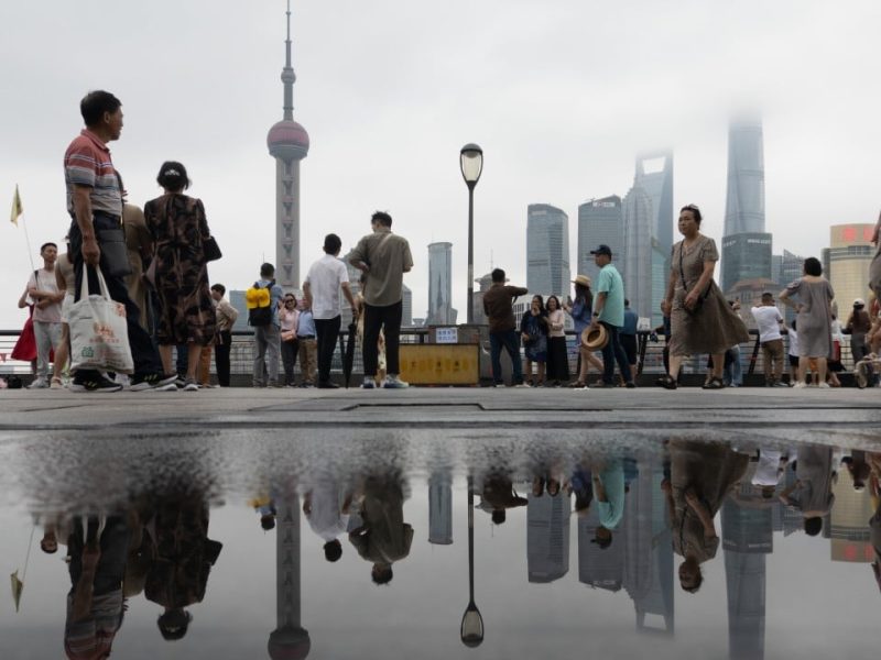 Потъвайки Шанхай, iPhone Air се разпродава в Китай: SCMP ежедневни акценти