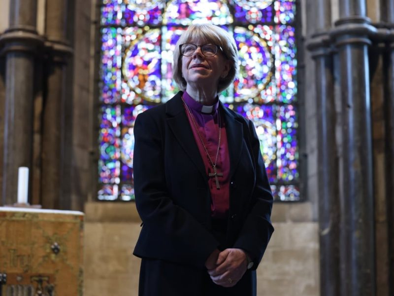 Крал Чарлз ще бъде първият британски монарх, който ще се моли с папата от векове