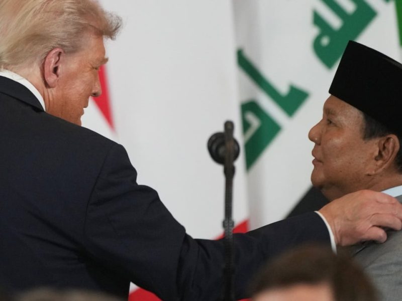 Горещият микрофон на индонезийския президент с Тръмп усилва дебата на частния публичен