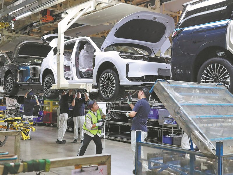 Властите, индустриалната асоциация засилват защитата на МСП за автомобилни части