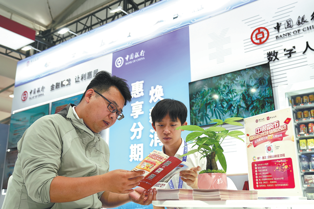 Политиките засилват търсенето на потребителите, когато банката стъпва