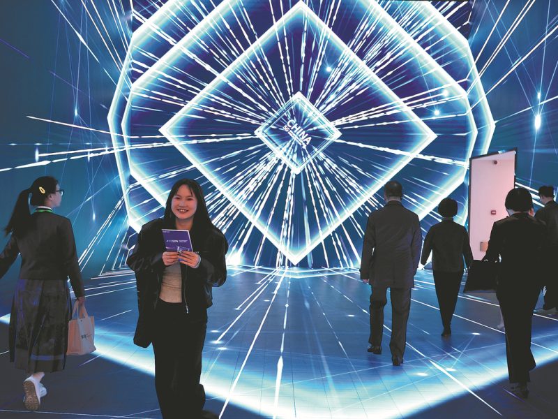 Китайският интернет сектор регистрира постоянен растеж на приходите в ян-август