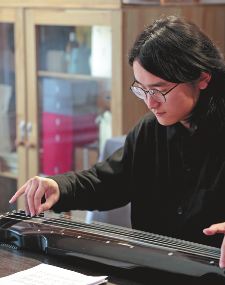Wuhan Craftsman съживява древното изкуство на Guqin Making