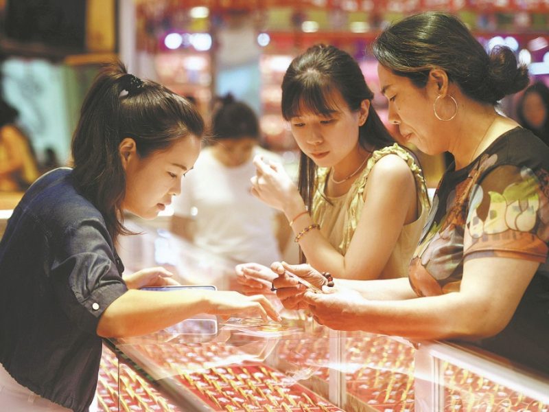 Цените на златото достигат максимуми по време на почивка