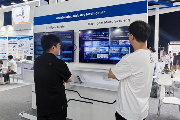 Китайските технологични решения заемат централно място на изложението в Близкия изток