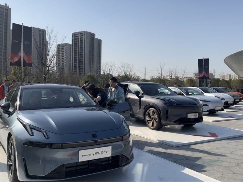 DBS инициира отразяване на китайската фирма за технологии за мобилност ECARX