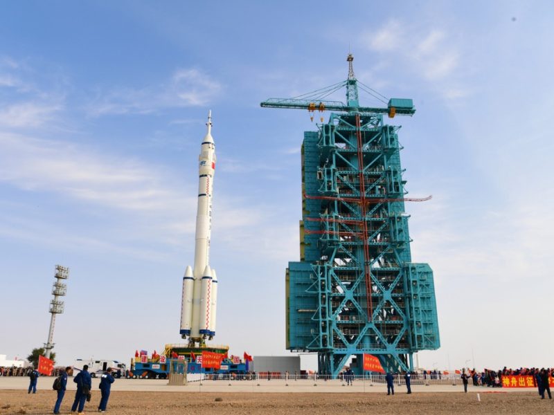 Китай се готви да изстреля екипажен космически кораб Shenzhou XXI
