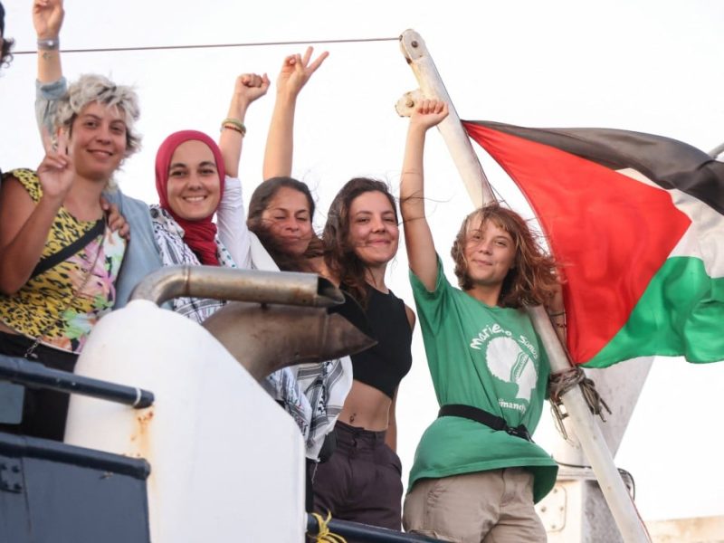 Gaza Aid Flotilla плава на фона на израелската „сплашване“, готова за военно прихващане