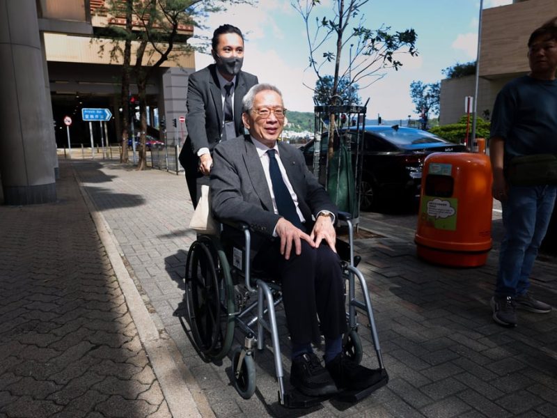 Top Hong Kong Barrister, на 74 г., отрича застрашаването на пътната безопасност от небрежно шофиране