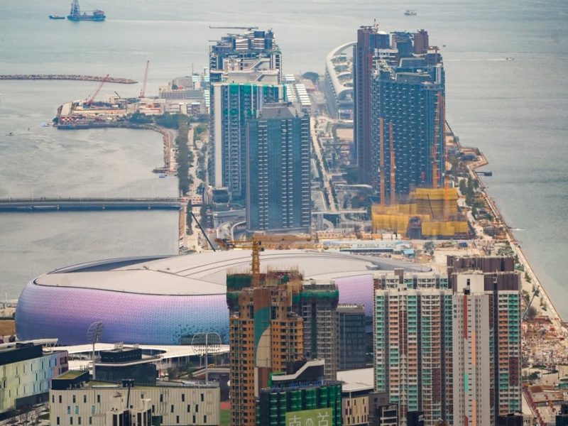 Хонконг одобрява превозни средства без водачи на мега моста Кай Так през ноември